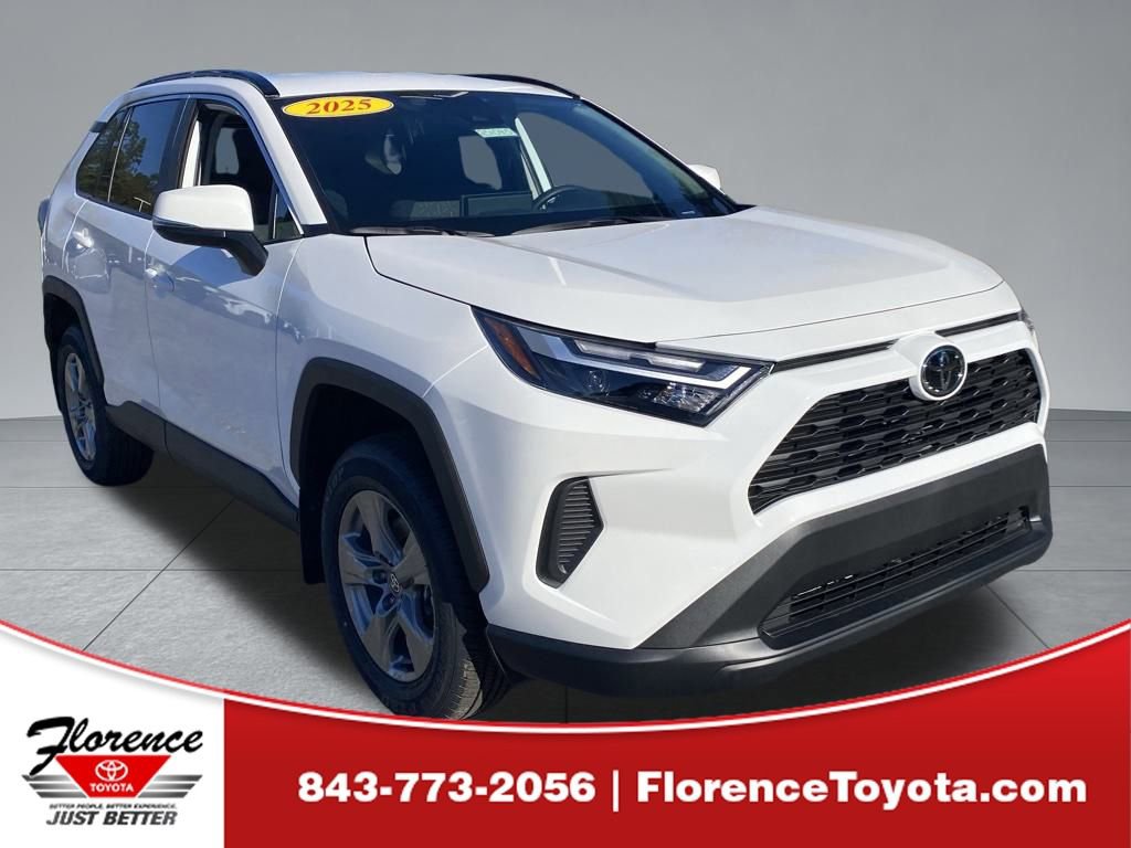 2025 Toyota RAV4 XLE's photo
