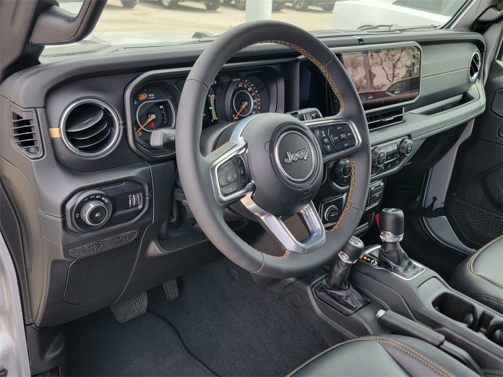 2024 Jeep Wrangler Sahara photo 7
