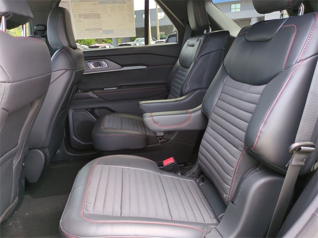 2025 Ford Explorer ST-Line photo 13
