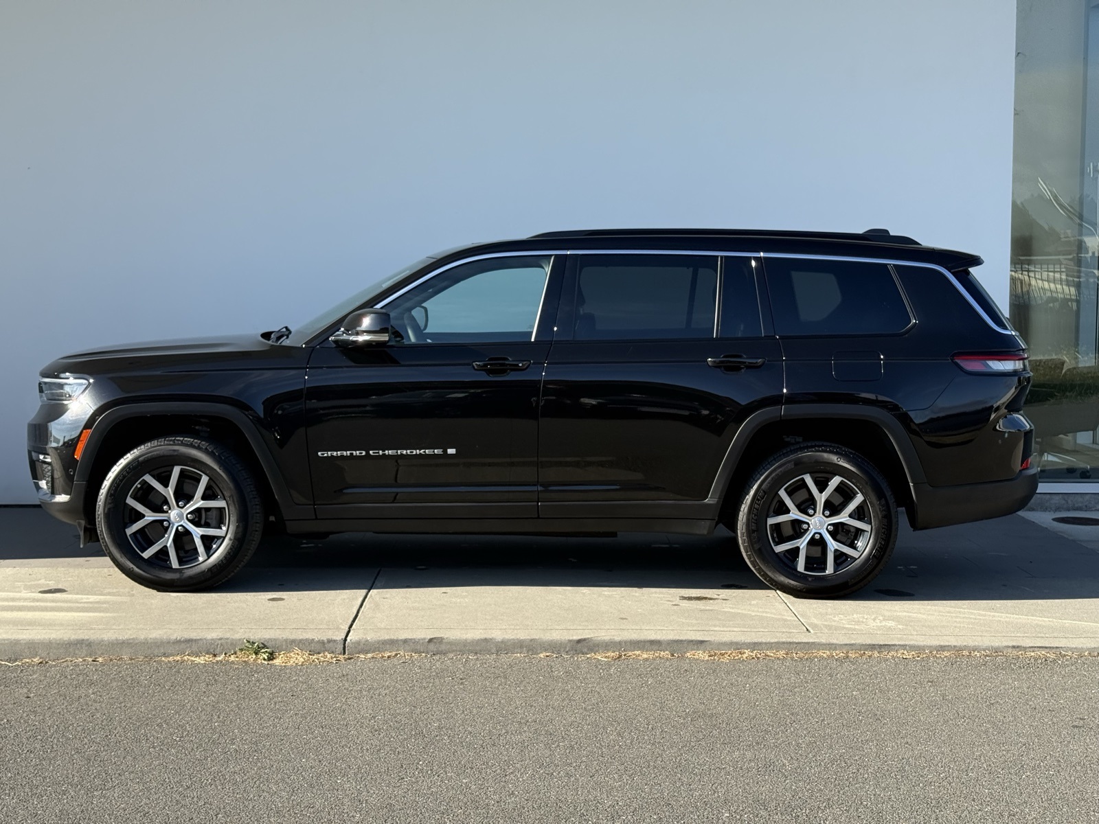 2024 Jeep Grand Cherokee Limited photo 3
