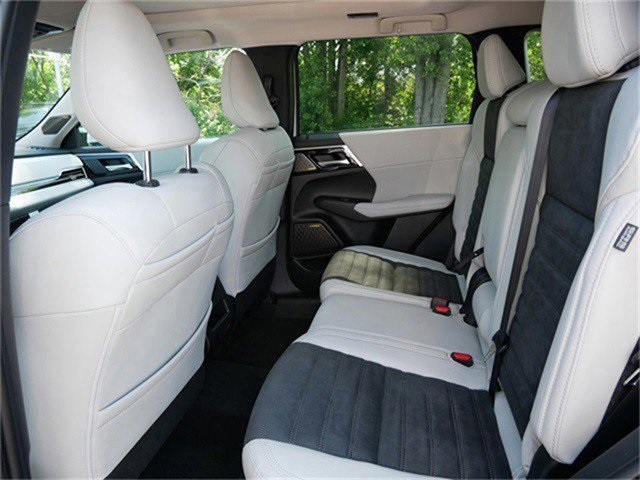 2025 Mitsubishi Outlander SE photo 5
