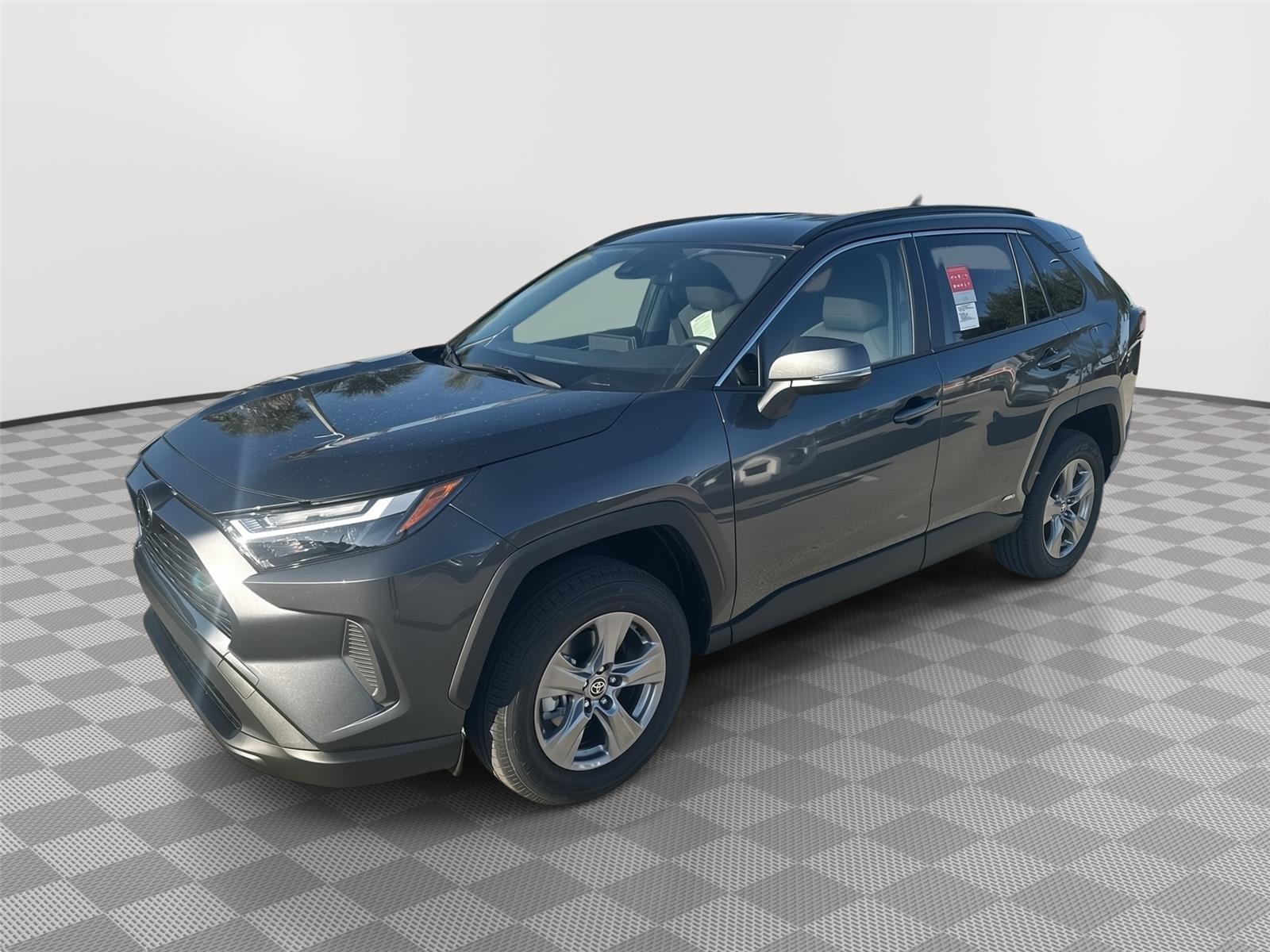 2025 Toyota RAV4 XLE's photo