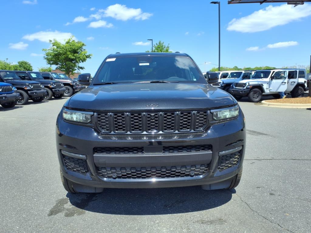 2025 Jeep Grand Cherokee Limited photo 2