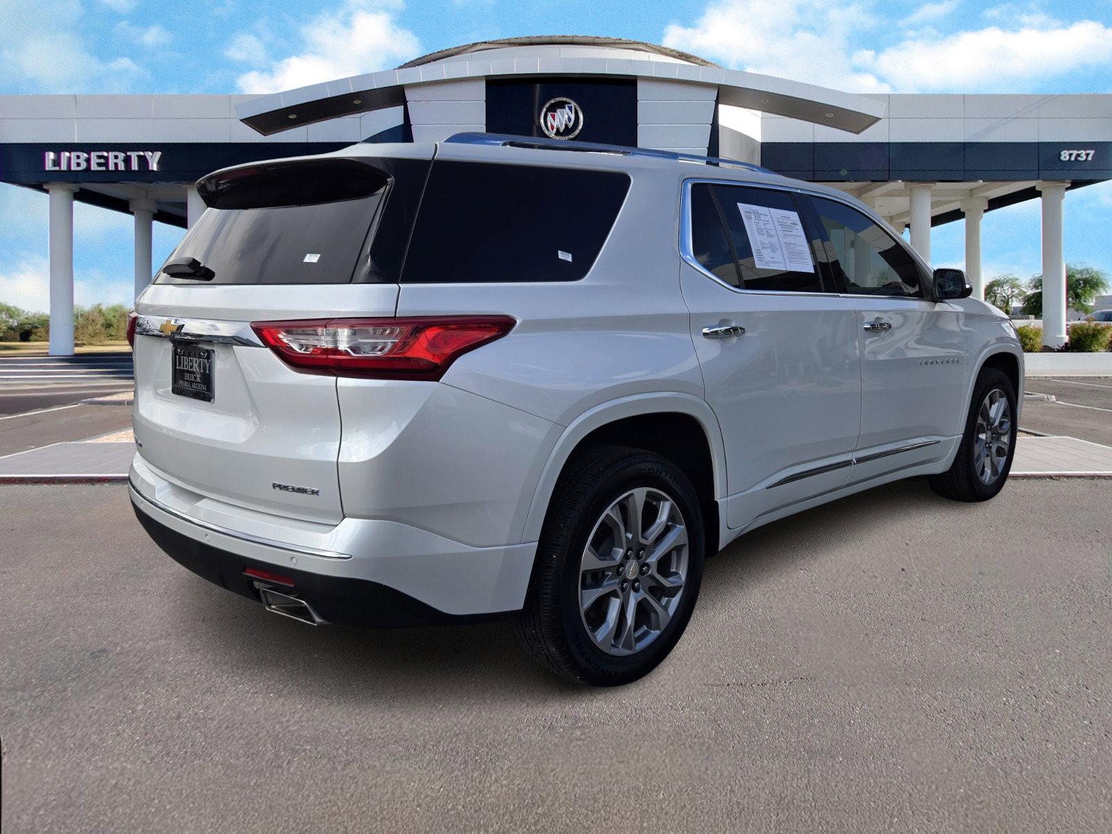 2021 Chevrolet Traverse Premier photo 3