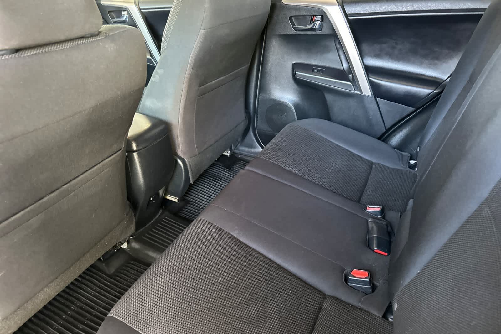 2018 Toyota RAV4 XLE photo 4