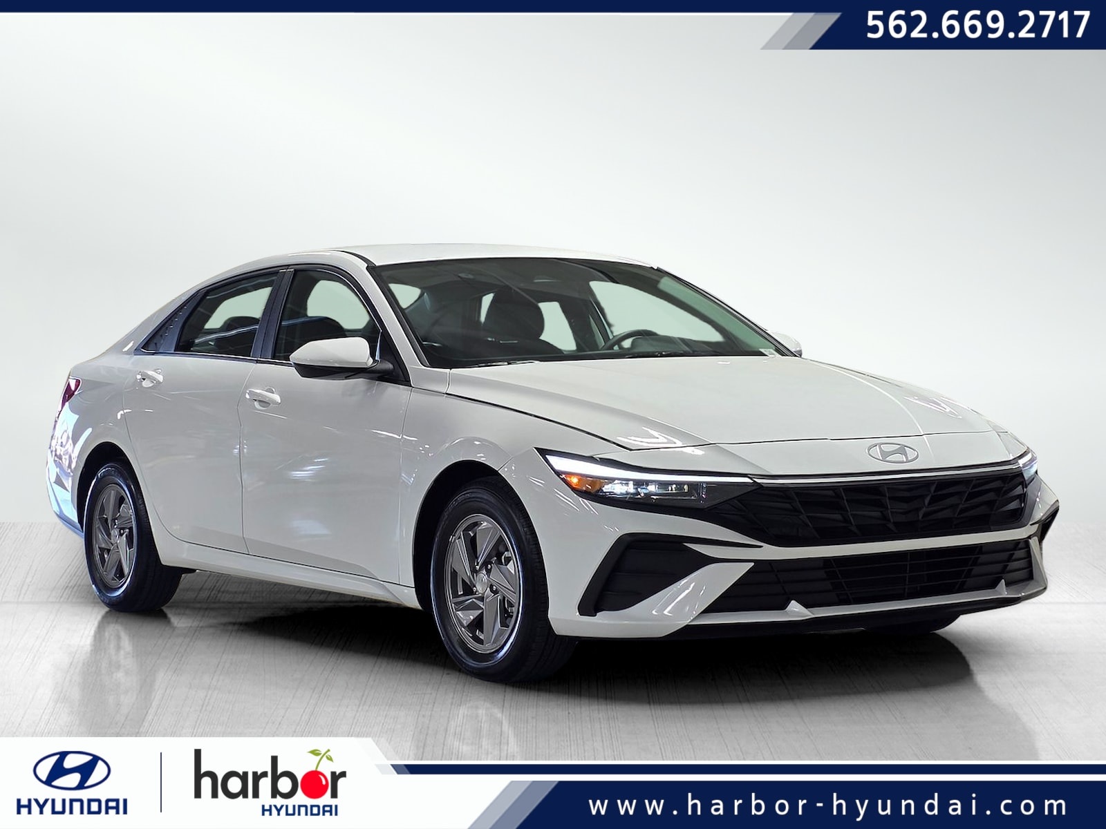 2025 Hyundai Elantra SE's photo