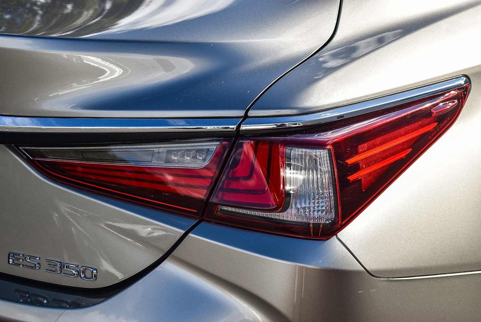 2019 Lexus ES 350 photo 3