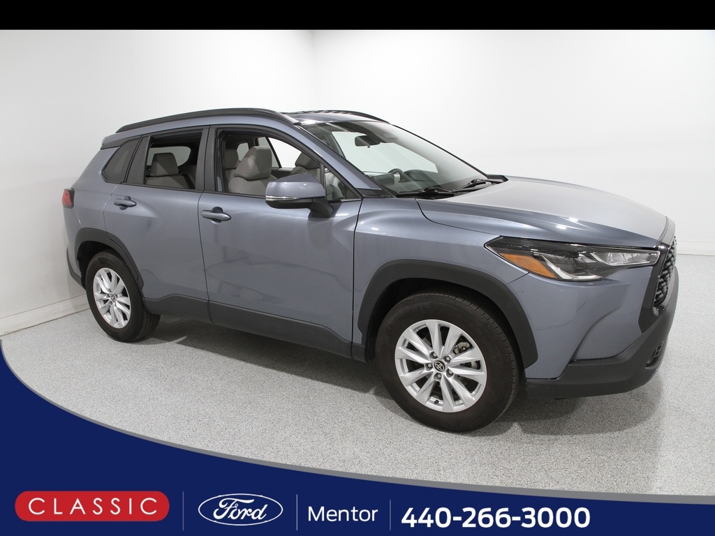 2024 Toyota Corolla Cross LE's photo