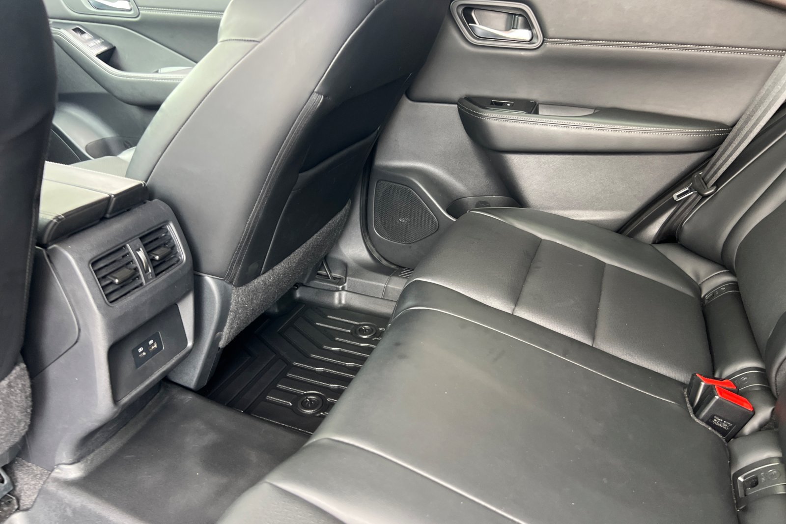 2022 Nissan Rogue SV photo 7