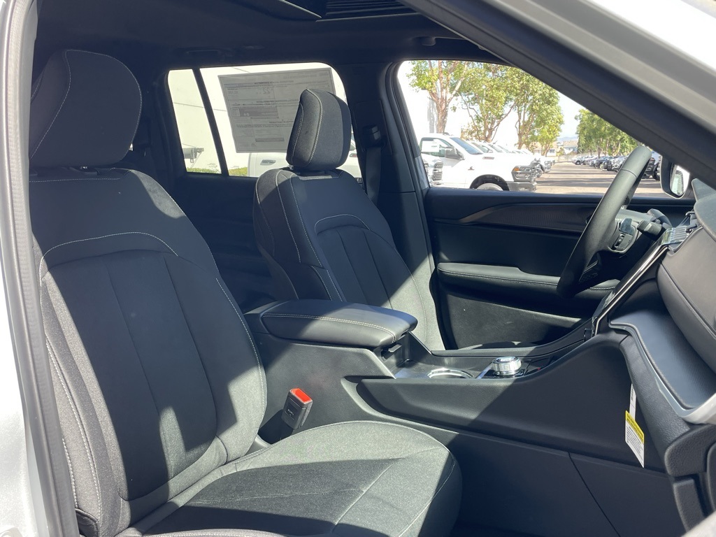 2025 Jeep Grand Cherokee Laredo X photo 16