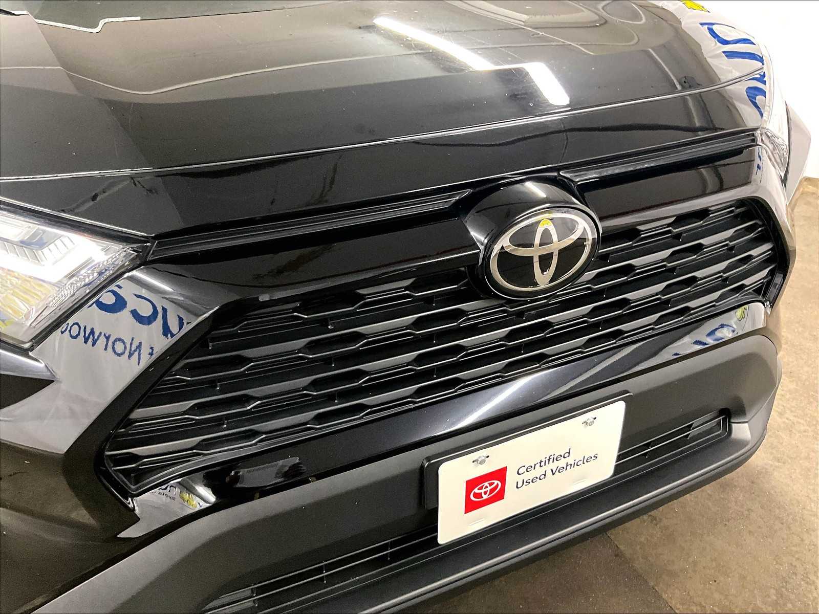 2023 Toyota RAV4 LE photo 31
