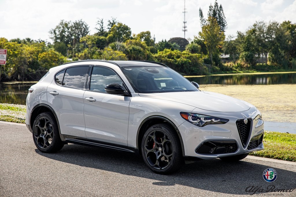 2025 Alfa Romeo Stelvio Base's photo