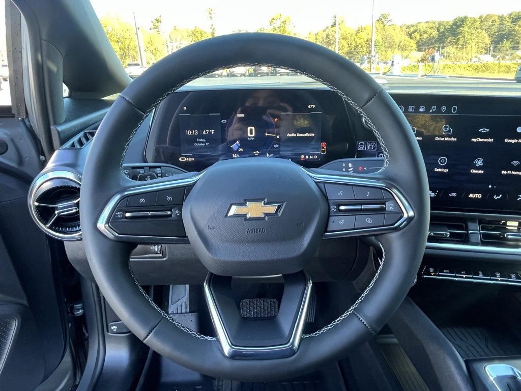 2026 Chevrolet Equinox LT photo 2