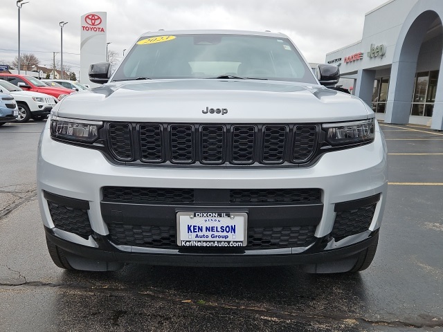 2023 Jeep Grand Cherokee Altitude photo 2