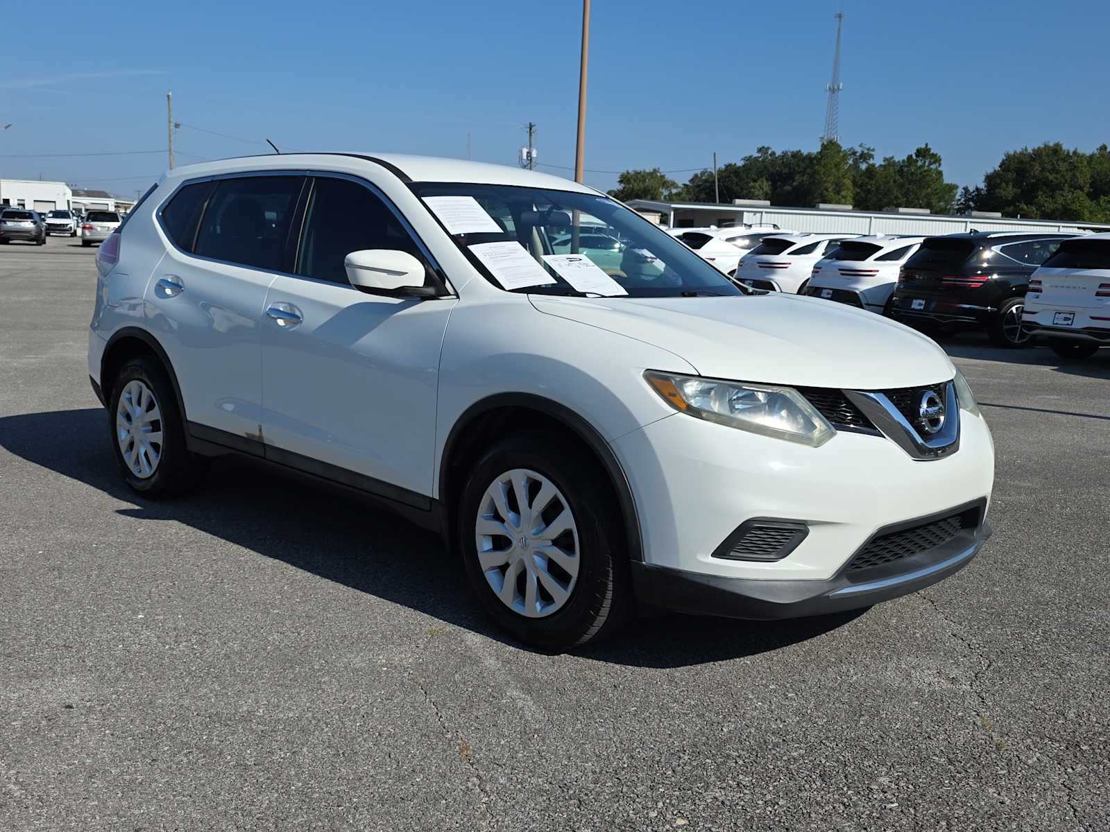 2015 Nissan Rogue S photo 2