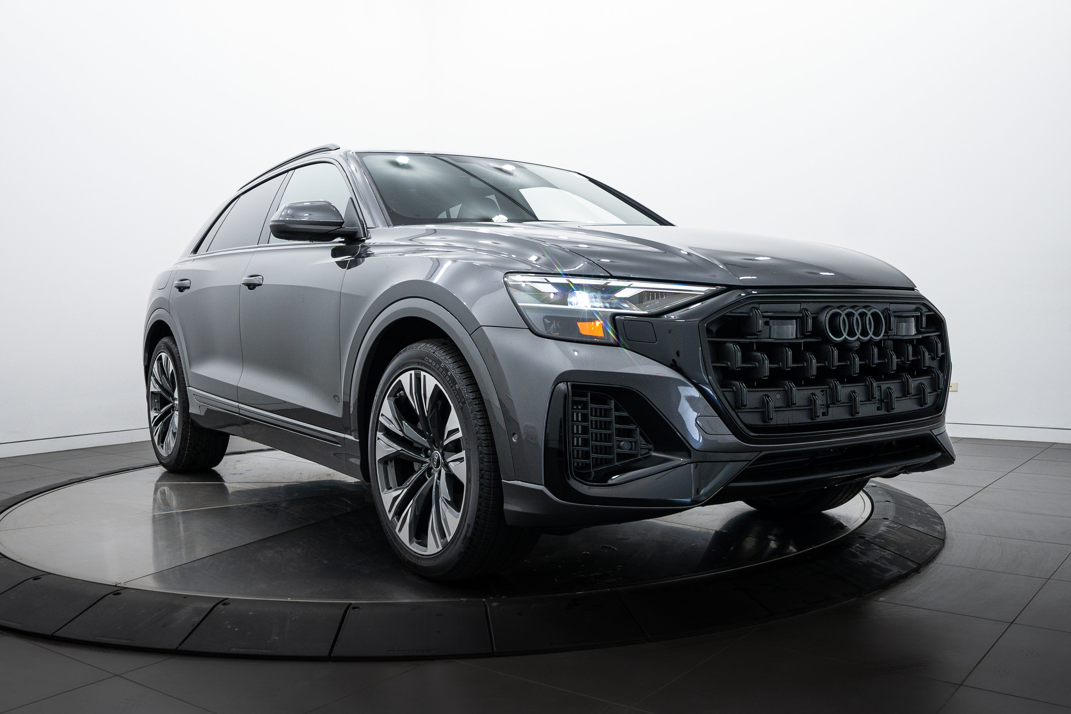 2025 Audi Q8 Premium Plus photo 2