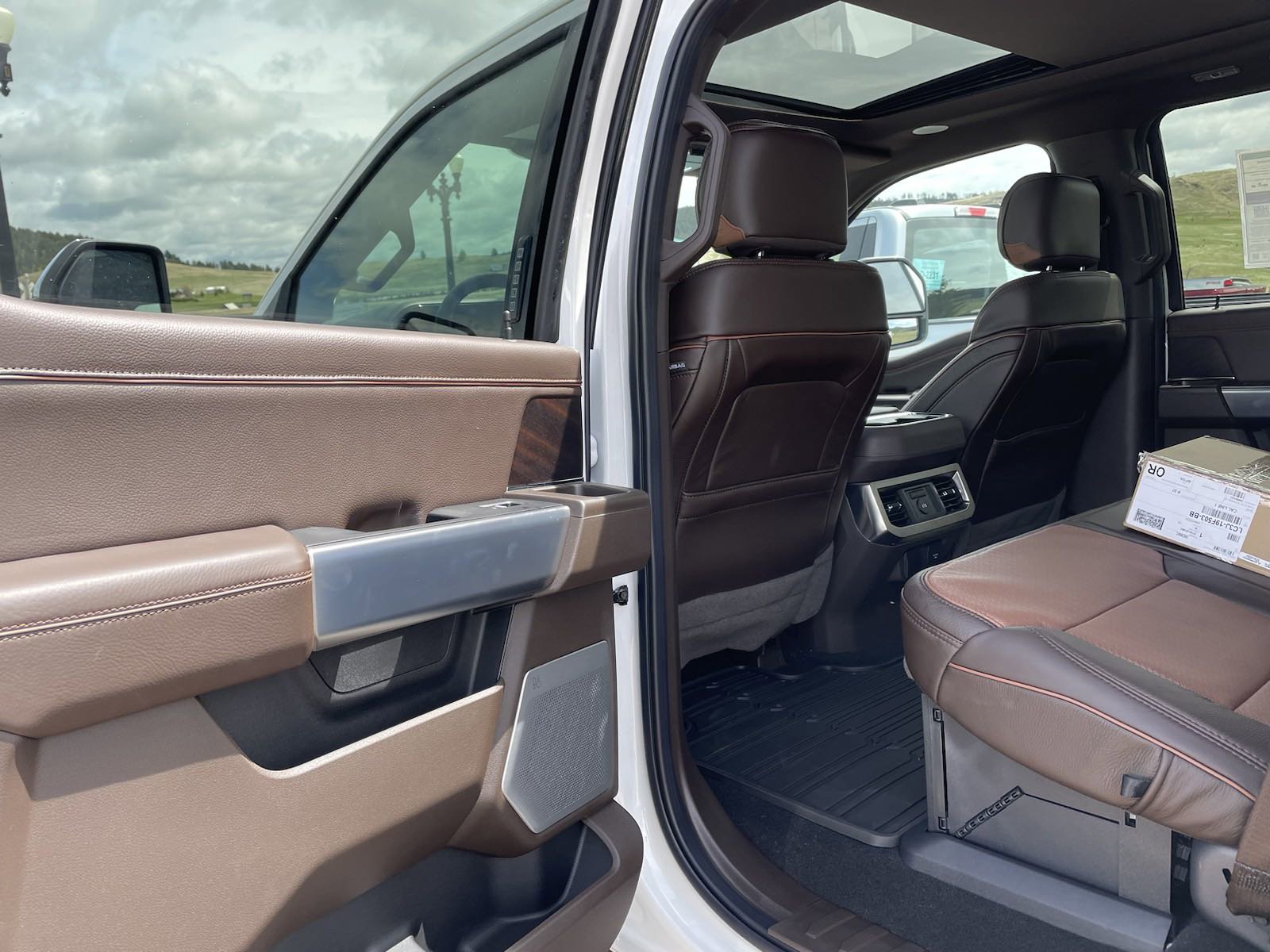 New 2024 Star White Metallic Tri-Coat Ford King Ranch image 18