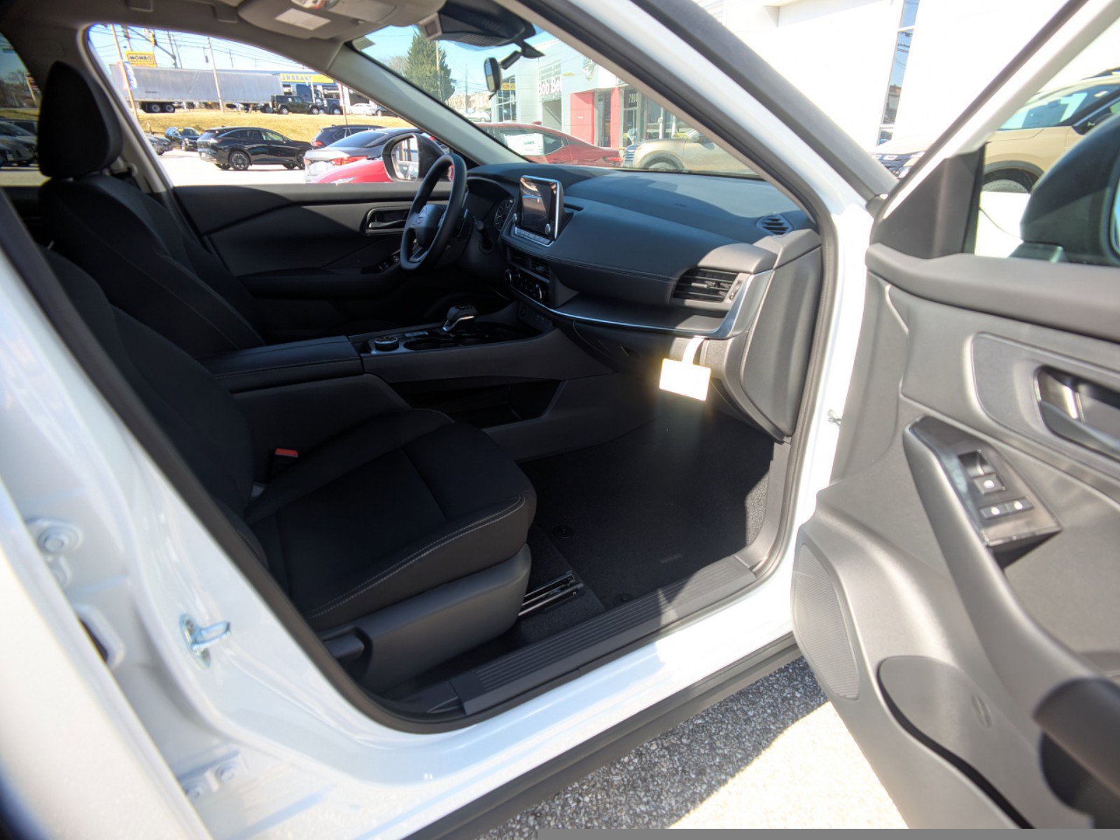 2025 Nissan Rogue S photo 3