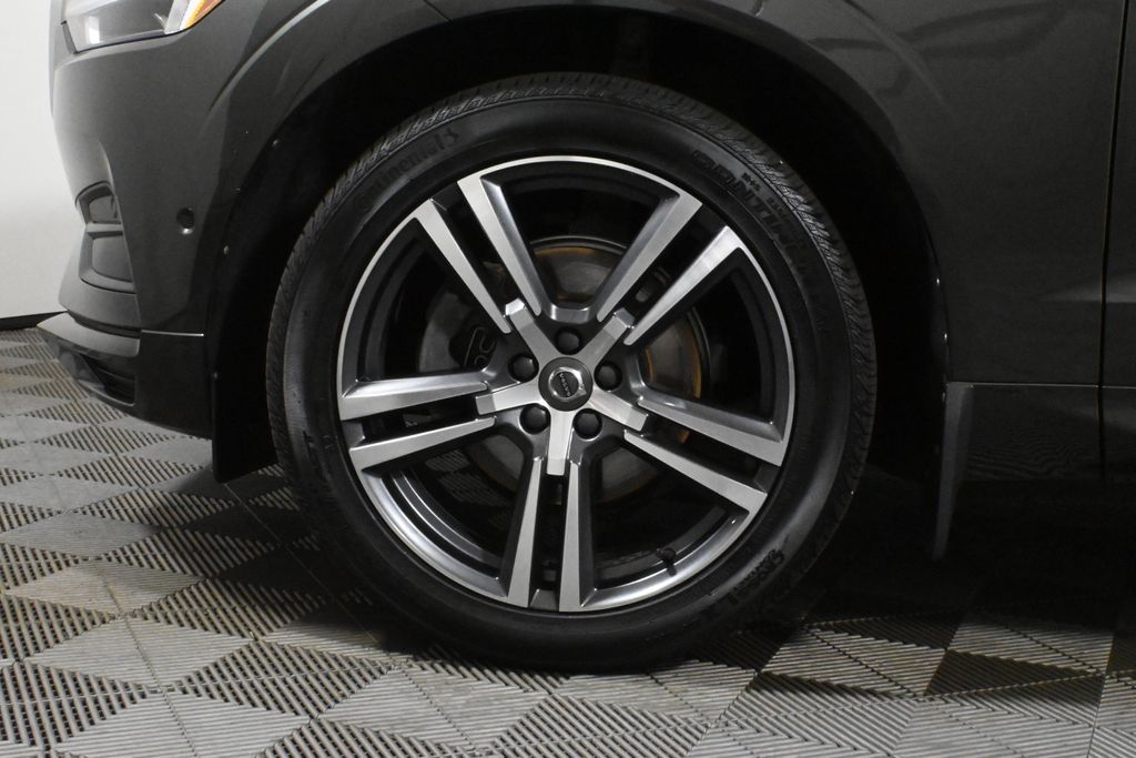 2018 Volvo XC60 T5 Momentum photo 12