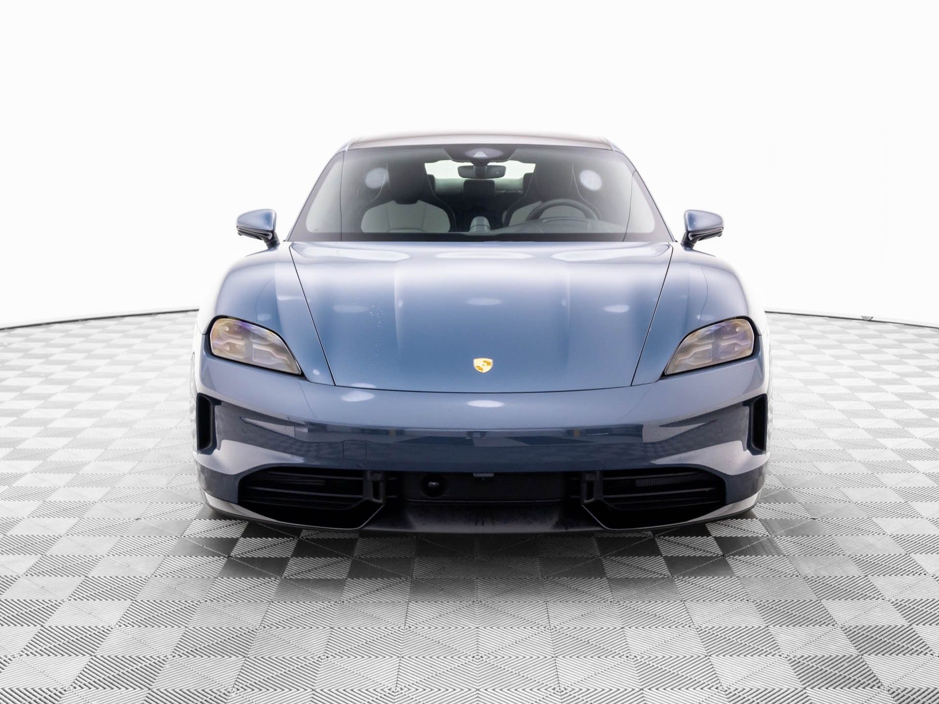 2025 Porsche Taycan GTS photo 9