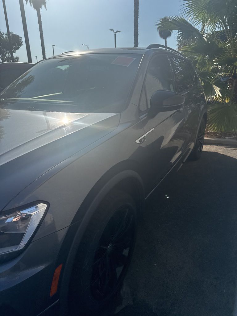 2020 Volkswagen Tiguan SE R-Line Black photo 3
