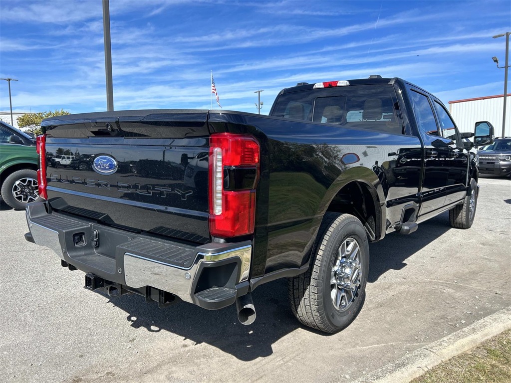 2026 Ford F-350 Lariat photo 2
