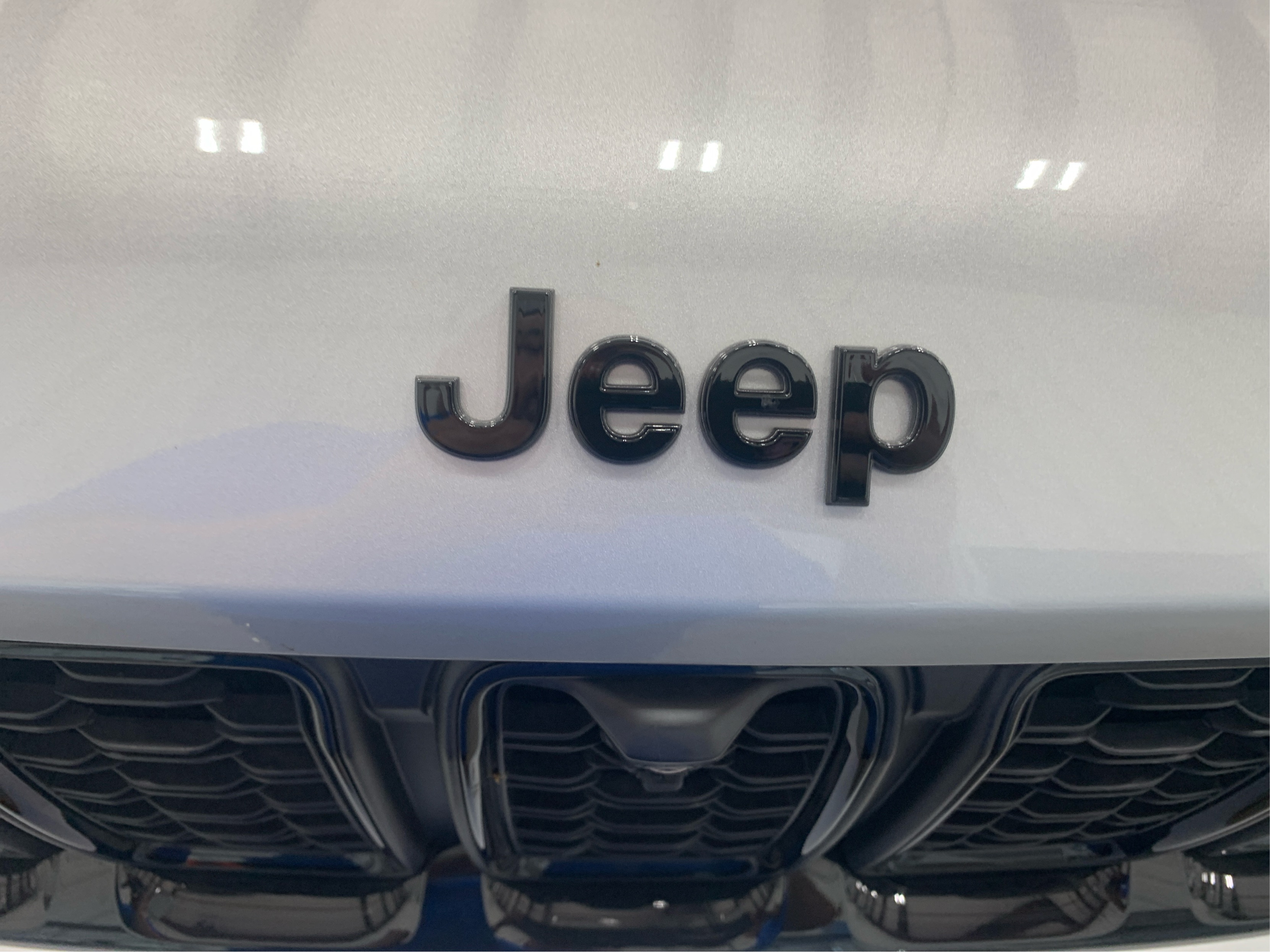 2025 Jeep Grand Cherokee Limited photo 3