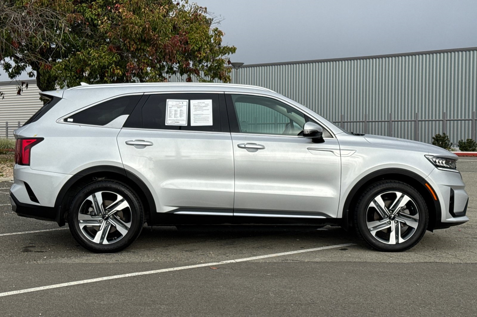 2022 Kia Sorento Hybrid EX photo 2