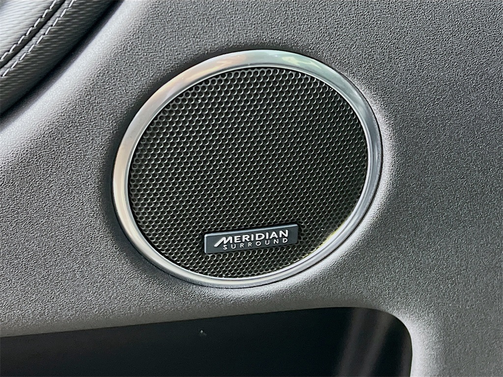 2025 Land Rover Discovery Sport Dynamic SE photo 16