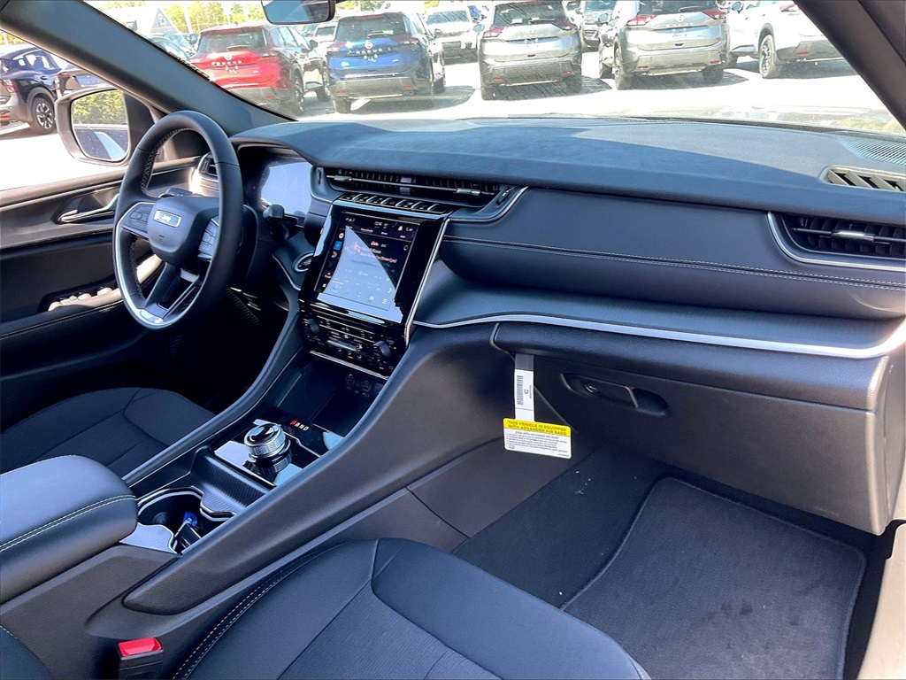 2025 Jeep Grand Cherokee Laredo X photo 9