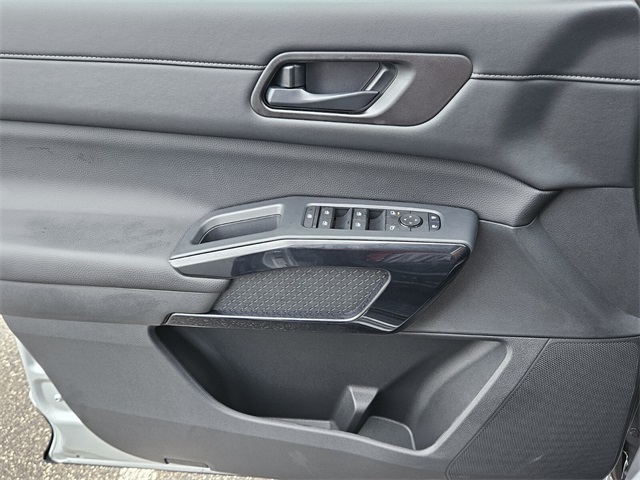 2025 Nissan Pathfinder SV photo 23