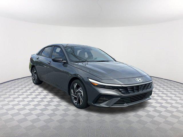 2025 Hyundai Elantra SEL Sport photo 3
