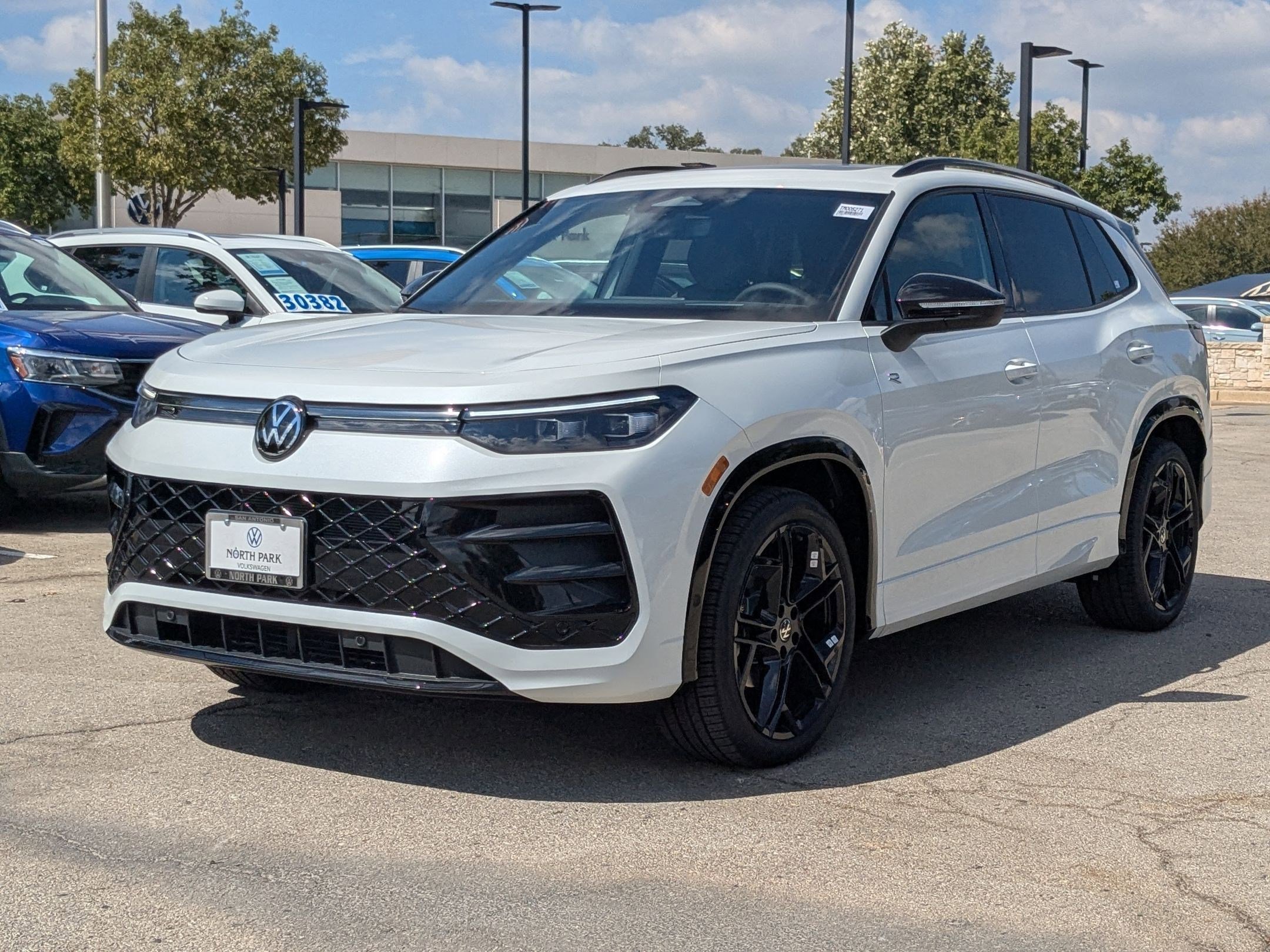 2026 Volkswagen Tiguan SE R-Line Black photo 3