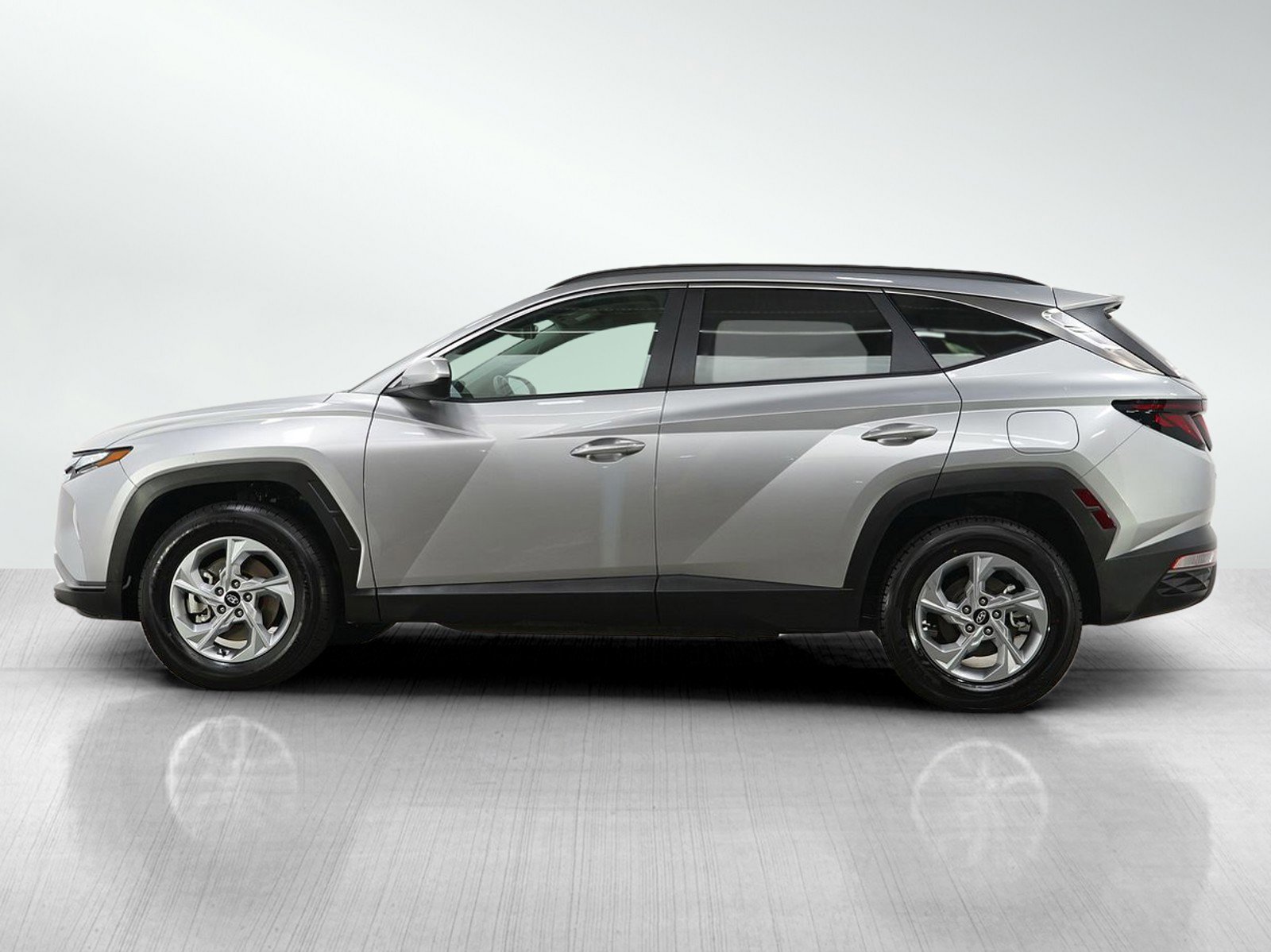 Used 2024 Hyundai Tucson SEL with VIN 5NMJBCDE4RH388529 for sale in Wayzata, Minnesota