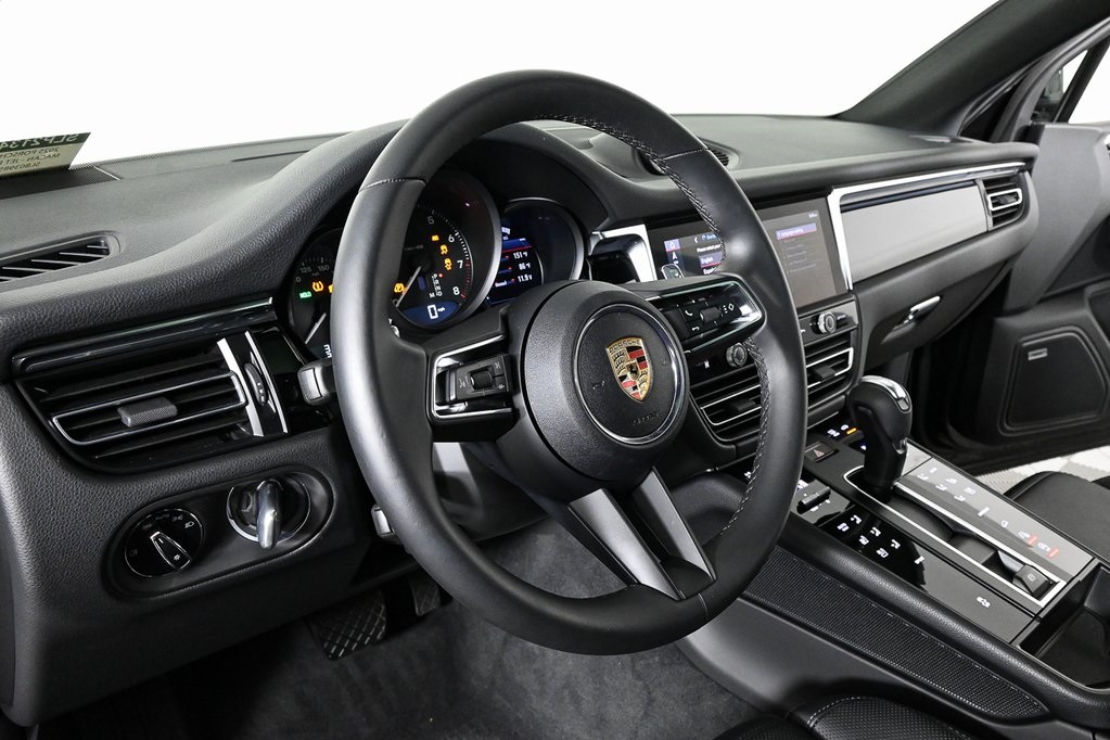 2025 Porsche Macan T photo 3