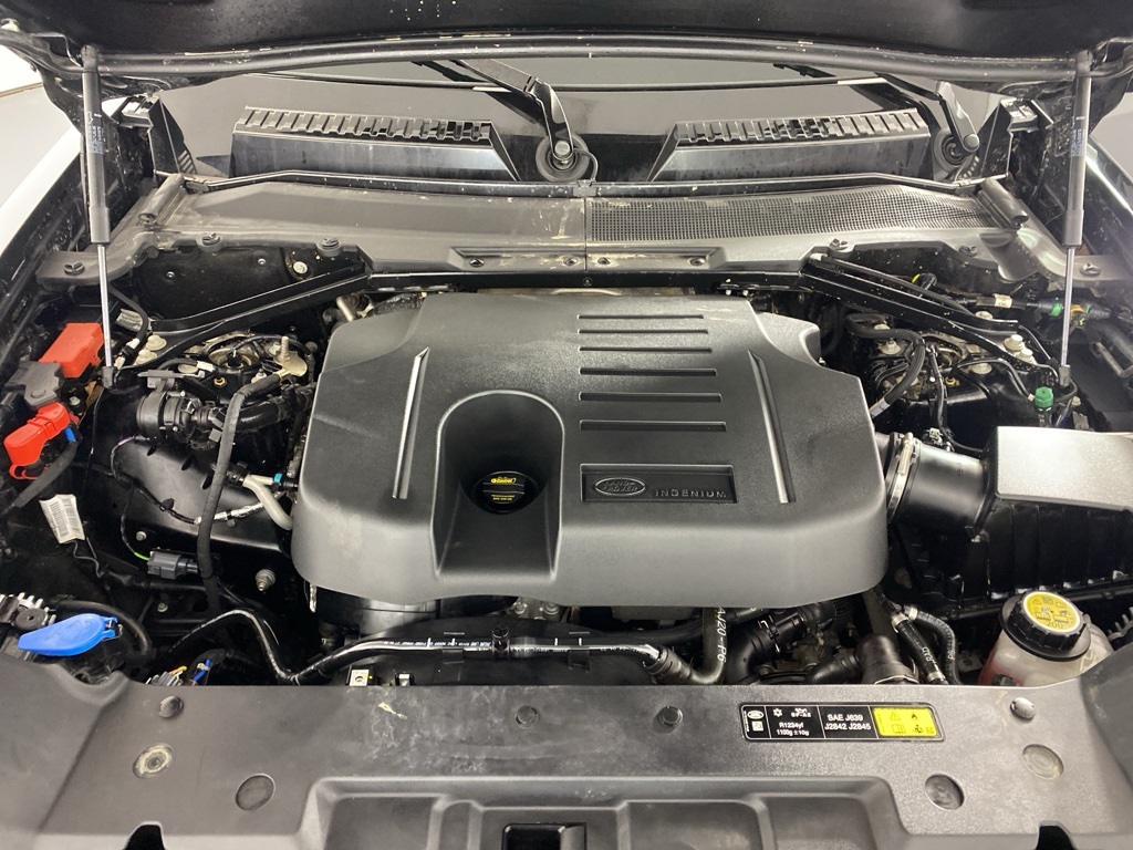 2024 Land Rover Defender 130 X-Dynamic SE photo 27