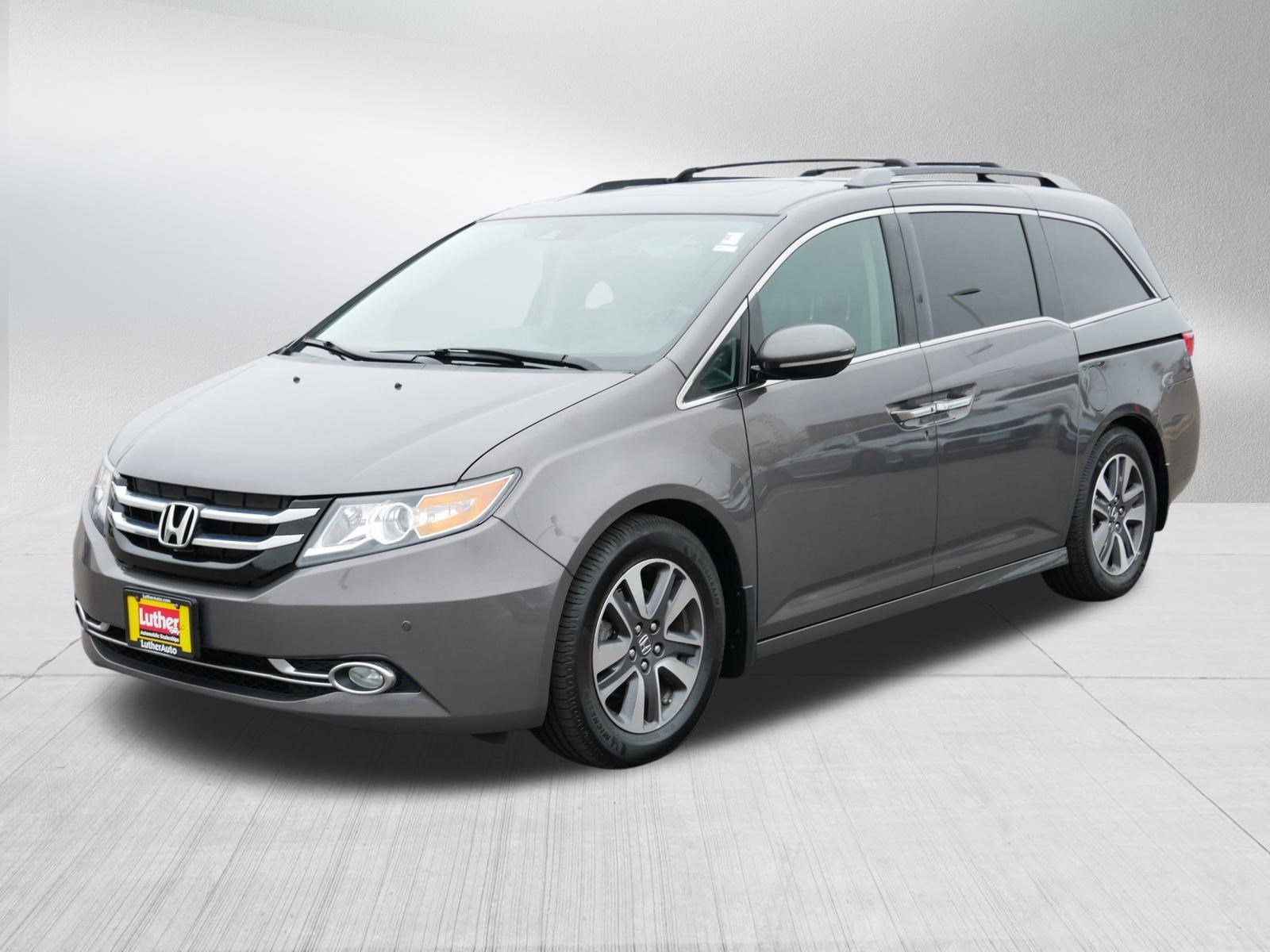 2016 Honda Odyssey Touring photo 3