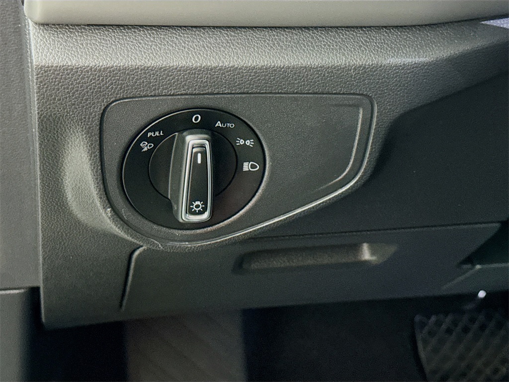 2023 Volkswagen Atlas Cross Sport V6 SE Technology photo 39