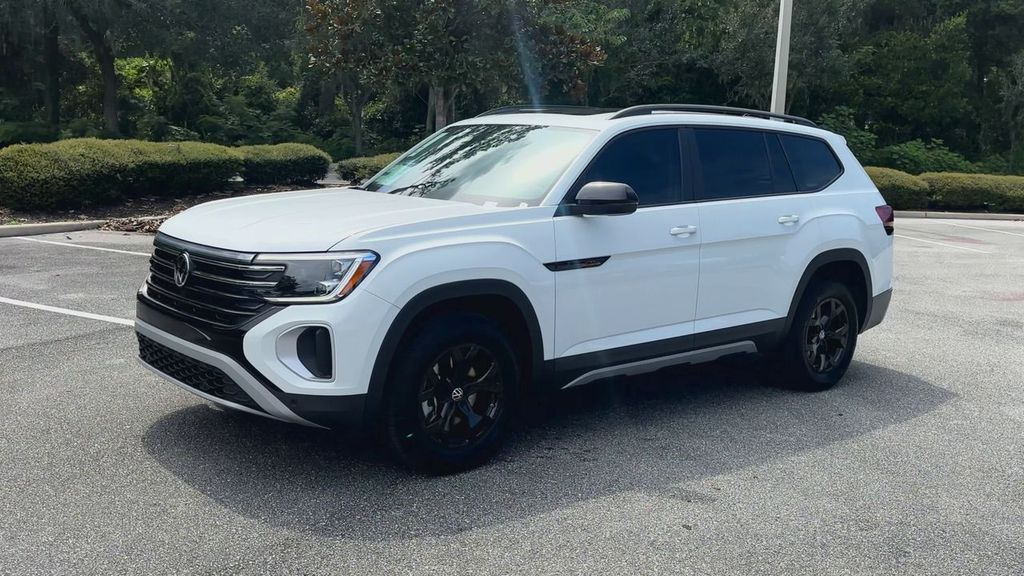 2025 Volkswagen Atlas Peak Edition SE photo 4