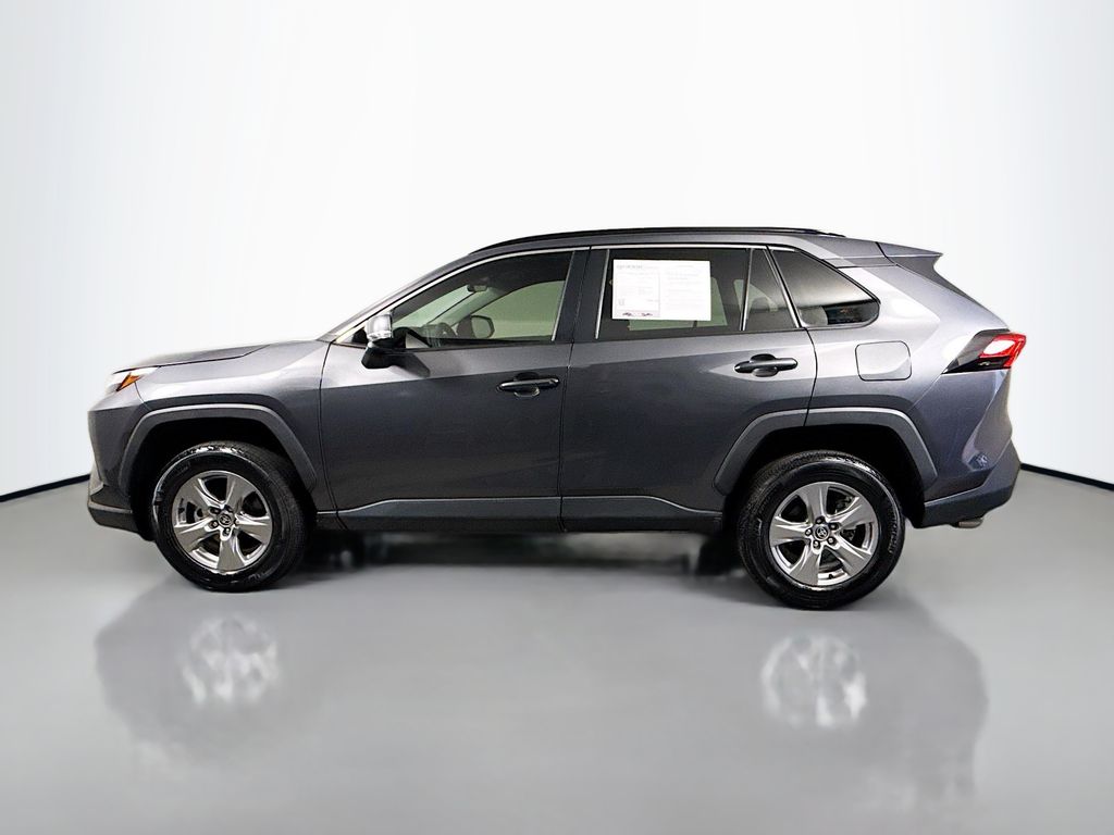 2024 Toyota RAV4 XLE photo 4
