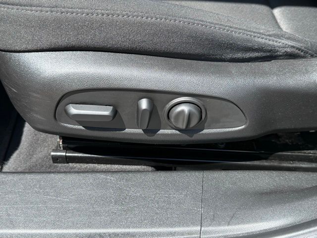 Used 2016 Iridescent Pearl Tricoat Chevrolet LT image 29