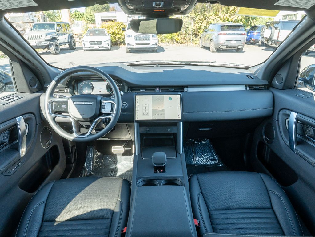 2025 Land Rover Discovery Sport SE photo 16