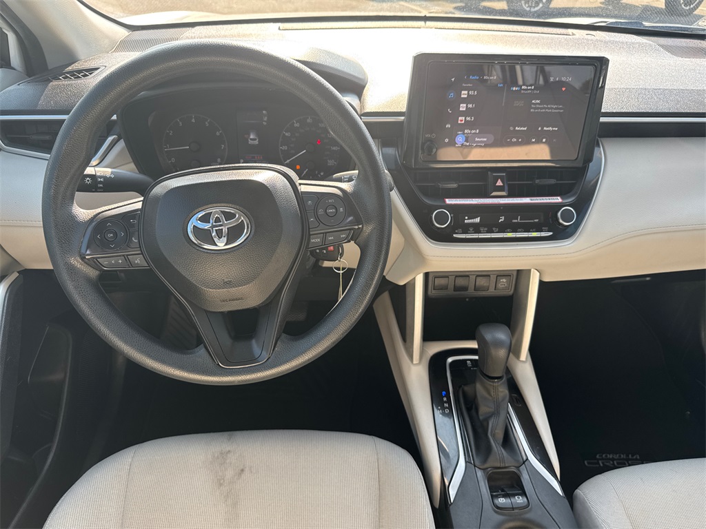 2024 Toyota Corolla Cross L photo 19