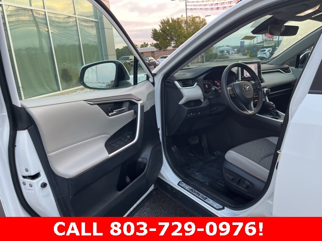 2023 Toyota RAV4 XLE photo 4