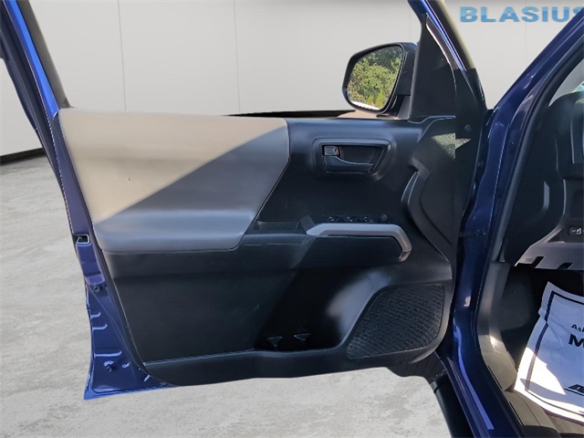 2022 Toyota Tacoma SR5 photo 17