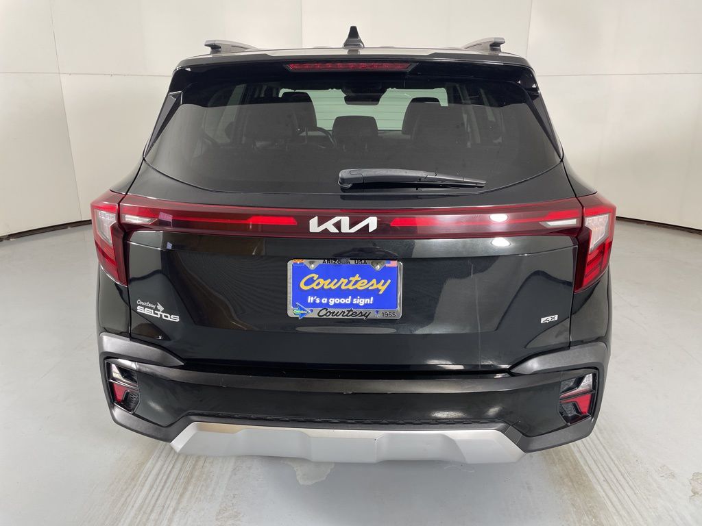 2024 Kia Seltos SX photo 2