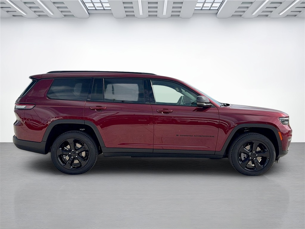2025 Jeep Grand Cherokee Limited photo 2