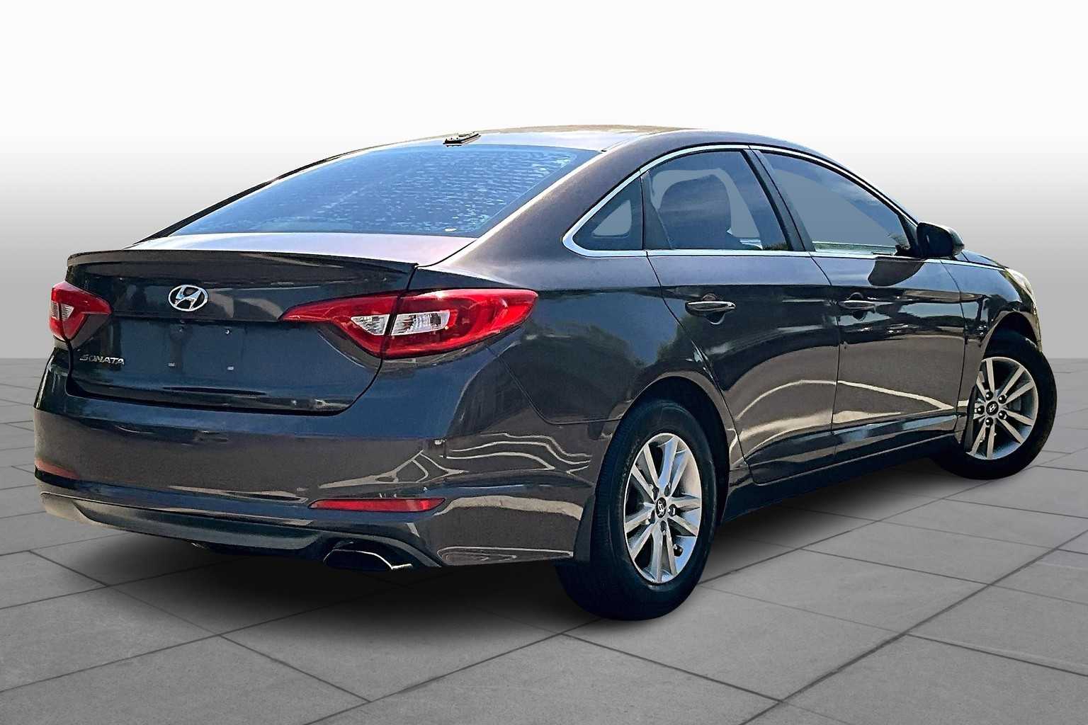 2016 Hyundai Sonata SE photo 12