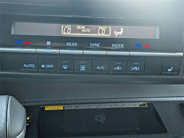 2022 Toyota Sienna XSE photo 24