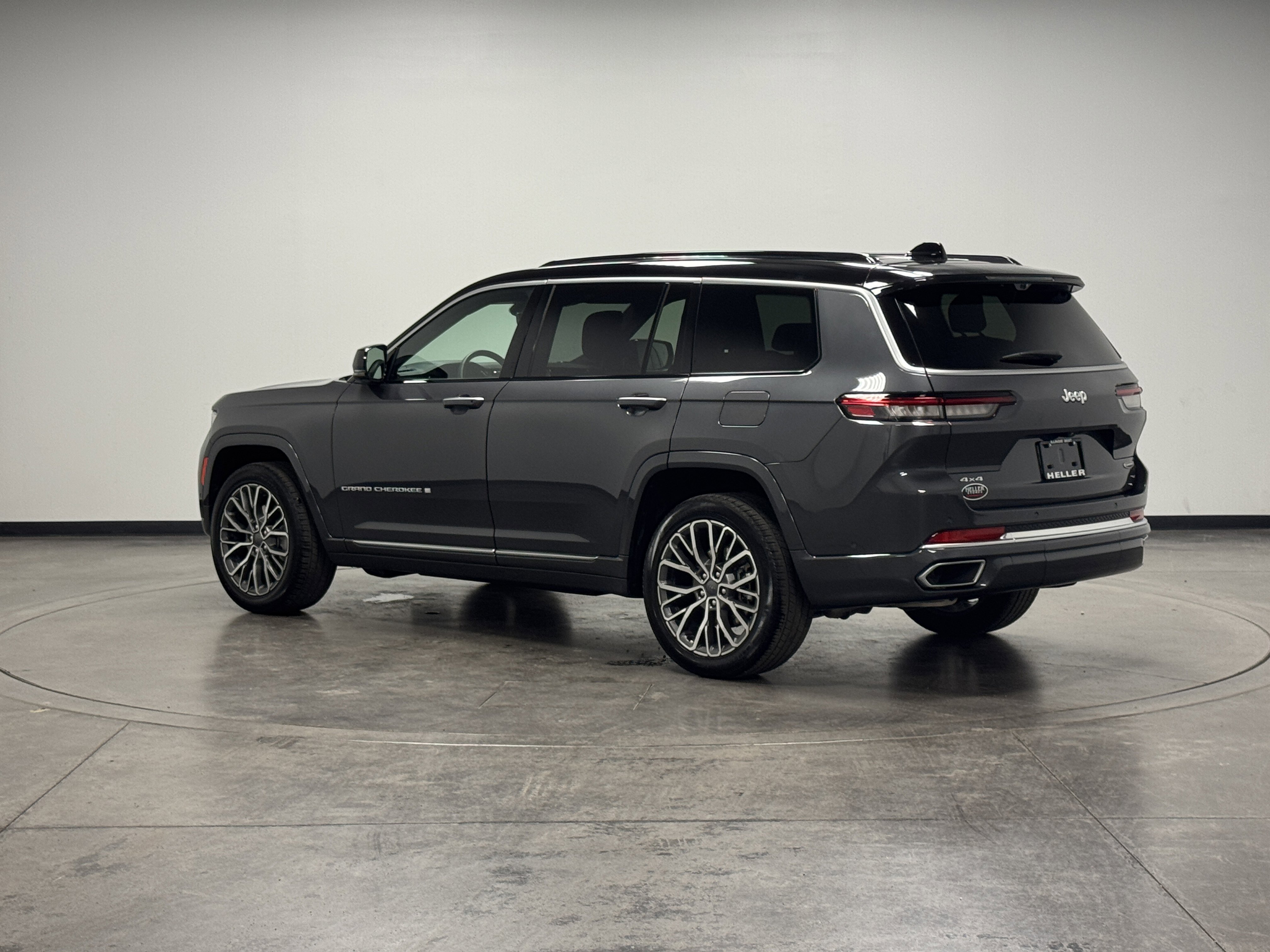 2024 Jeep Grand Cherokee L Summit photo 3
